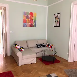 https://summer-place.inbudapesthotels.com
